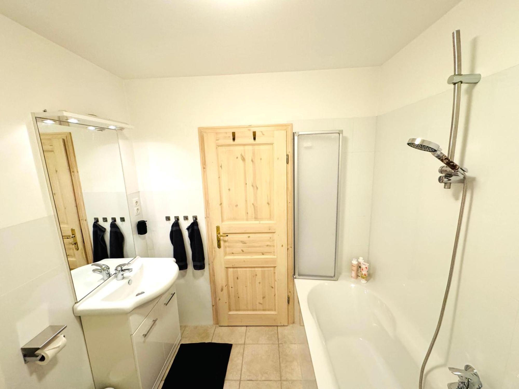 Superhosts Zentrum - Parkplatz - Badewanne - Netflix - Kaffee BRE Εξωτερικό φωτογραφία